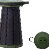 Kampeerkruk - Uitschuifbare Kruk - Military / Groen - Tot 120 Kg - Travel Stool - INCLUSIEF OPBERGZAK - Opvouwbare Campingkruk - Inklapbaar Krukje - Telescopische Kruk - Camping - Outdoor -Outdoor Kampeerwinkel 1200x1105