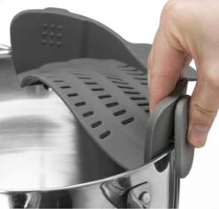 SensaHome- Siliconen Vergiet - Keuken Afgietdeksel - Afgiethulp - Siliconen - BPA Vrij - Grijs -Outdoor Kampeerwinkel 1200x1144 5