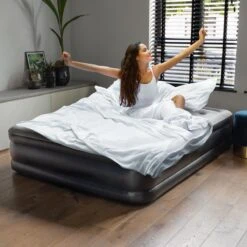 BluMill Luchtbed - 2-persoons - Ingebouwde Pomp - 203x152x36 Cm - Duurzame Keuze -Outdoor Kampeerwinkel 1200x1200 1361