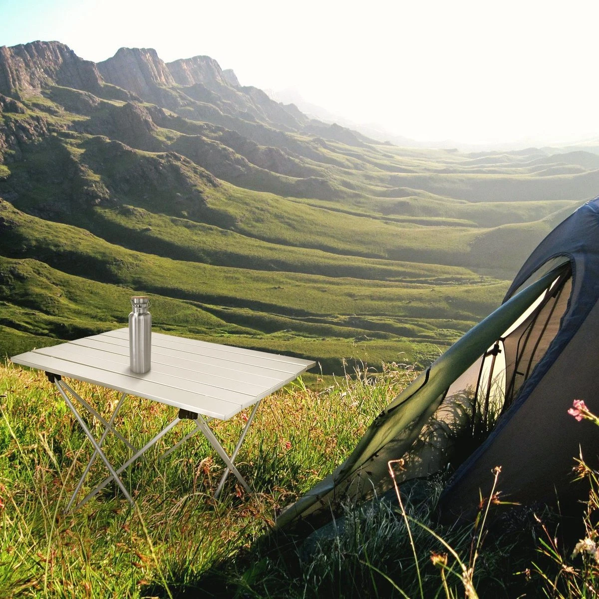 Navaris Campingtafel - Inklapbaar Campingtafeltje Van Aluminium - Opvouwbare Tafel Inclusief Draagtas - Picknicktafel - Zilver 4 Navaris Campingtafel - Inklapbaar Campingtafeltje Van Aluminium - Opvouwbare Tafel Inclusief Draagtas - Picknicktafel - Zilver - Afbeelding 2