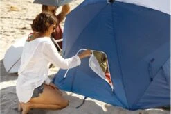 Sport-Brella - Premiere Strandtent - Windscherm - Tochtscherm - Tochtscherm - Stormparaplu - Zonnescherml - Blauw -Outdoor Kampeerwinkel 1200x795 6