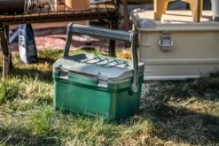 Stanley The Easy Carry Outdoor Cooler 15,1L - Koelbox - Green 17 Stanley The Easy Carry Outdoor Cooler 15,1L - Koelbox - Green -Outdoor Kampeerwinkel 1200x800 142