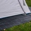 Campingdoek - Gronddoek - Worteldoek 5,25M X 8M Totaal 42M² + 15 GRATIS Grondpennen. Hoge Kwaliteit, Lucht En Water Doorlatend. -Outdoor Kampeerwinkel 1200x800 235