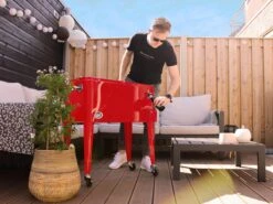 AXI Retro Cooler Rood - Koeler Met Wielen - 76L Inhoud - Koelbox Met Aftapkraan -Outdoor Kampeerwinkel 1200x900 23