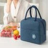 Merkloos Koeltas Lunch - Lunchtas Volwassenen - Kinderen - Lunchtrommel - Picknicktas - Koelzak - Coolbag - Waterdicht - Lunchtas - Koeltasje - Donker Blauw -Outdoor Kampeerwinkel 1200x947 2