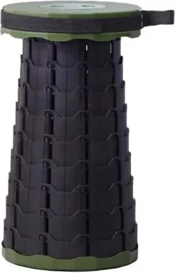 Kampeerkruk - Uitschuifbare Kruk - Military / Groen - Tot 120 Kg - Travel Stool - INCLUSIEF OPBERGZAK - Opvouwbare Campingkruk - Inklapbaar Krukje - Telescopische Kruk - Camping - Outdoor -Outdoor Kampeerwinkel 770x1200 2